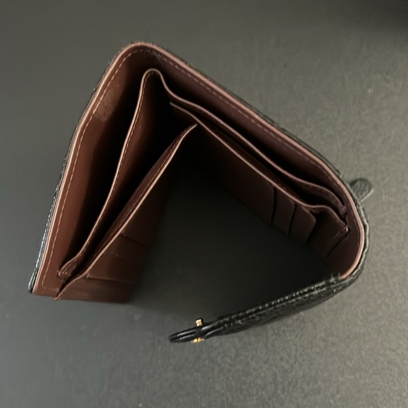 Chanel compact trifold wallet - Picture 8 of 11